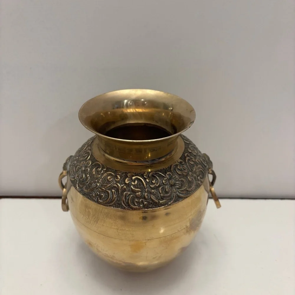 Vintage brass pot vase decor
